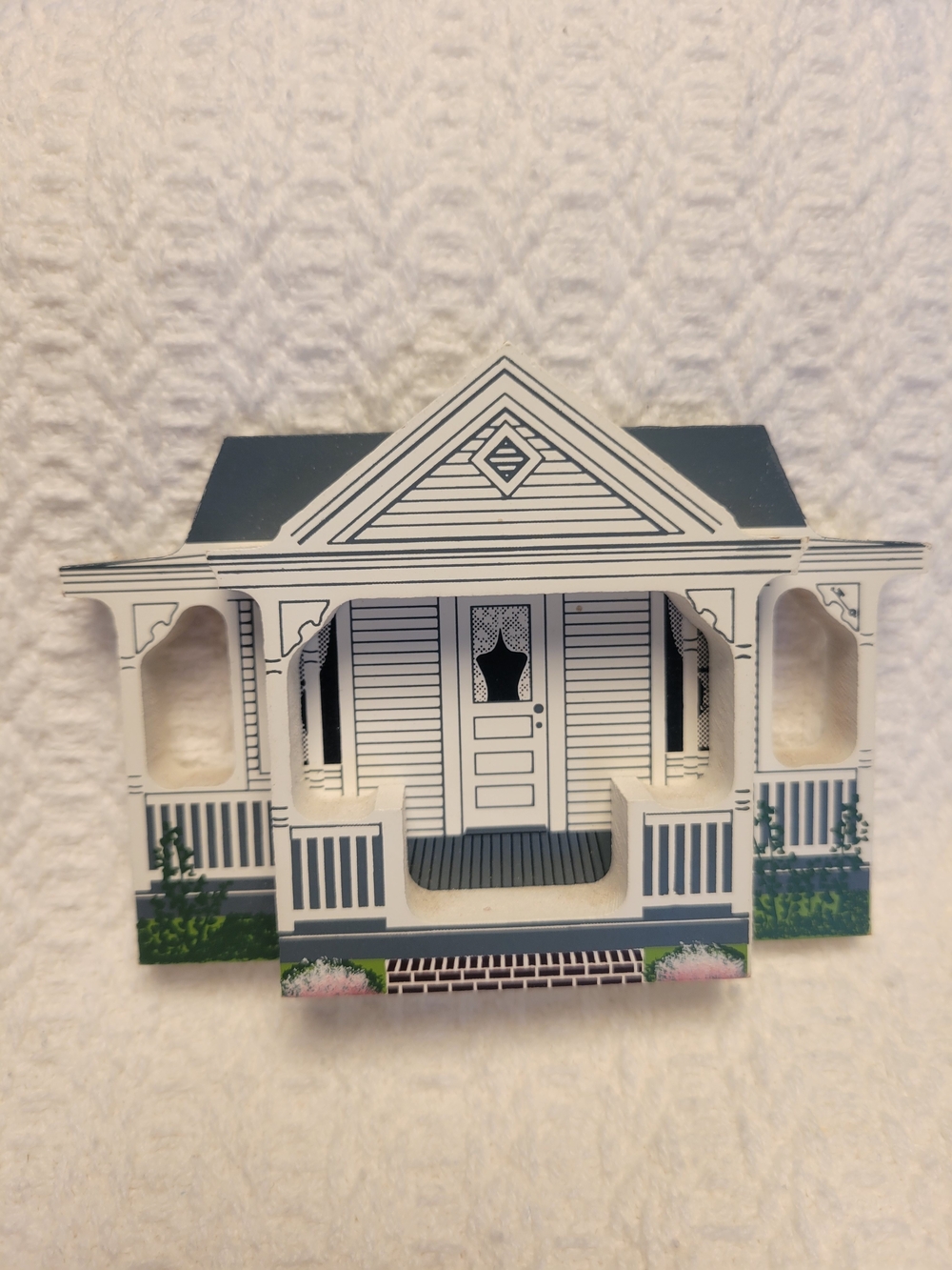 1995 Vintage Victorian Plahouse In White & Green